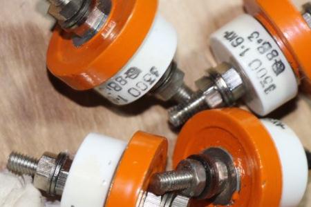 真空開關(guān)管的氣密絕緣系統(tǒng)、屏蔽系統(tǒng)以及導(dǎo)電系統(tǒng)