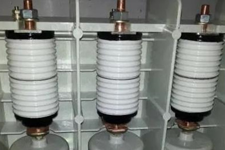 真空開關(guān)管產(chǎn)生操作過(guò)電壓的原因是什么？