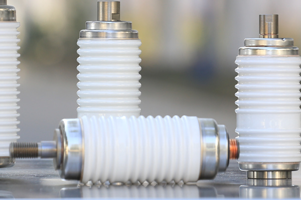 怎樣解決真空滅弧室的漏氣問題？